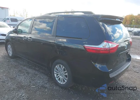 2017 Toyota Sienna Xle 8 Passenger z USA, uszkodzony, nr VIN 5TDYZ3DC4HS887805
